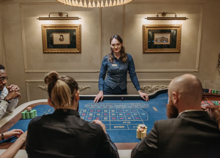 Online Casino: Spielautomaten und Live-Spiele im Überblick
