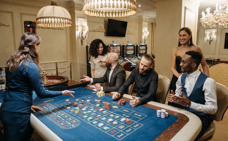 Online Casino: Spielautomaten und Live-Spiele im Überblick