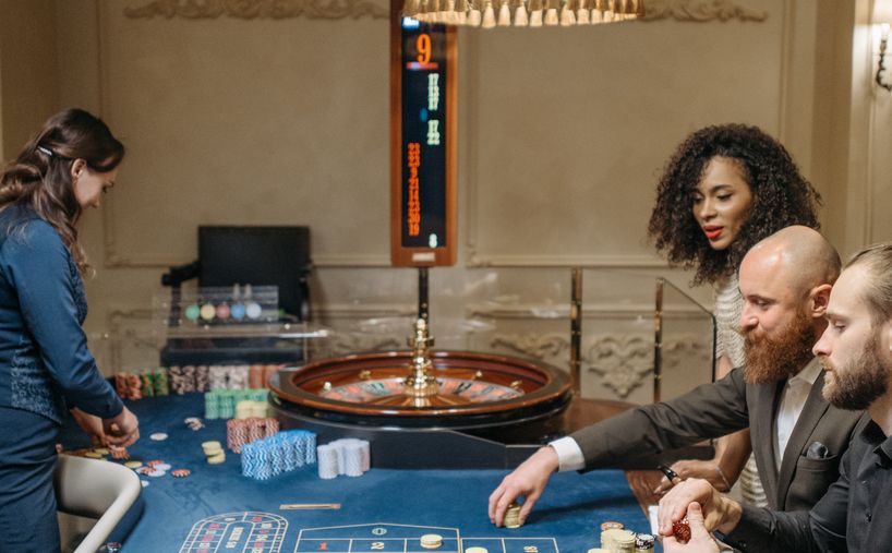 Online Casino: Spielautomaten und Live-Spiele im Überblick