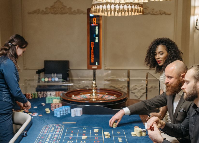 Online Casino: Spielautomaten und Live-Spiele im Überblick