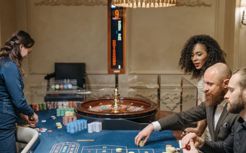 Online Casino: Spielautomaten und Live-Spiele im Überblick