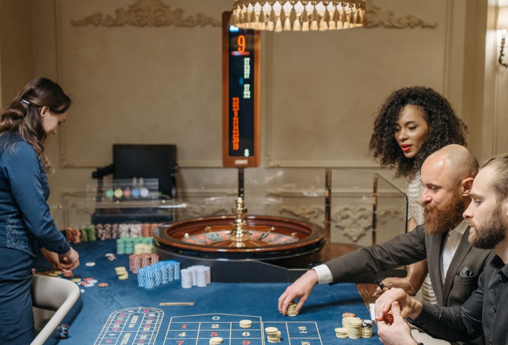 Online Casino: Spielautomaten und Live-Spiele im Überblick