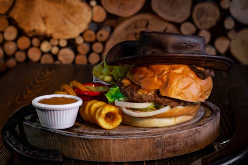 Бесплатное стоковое фото с бургер из говядины, жареный, желтый сыр
