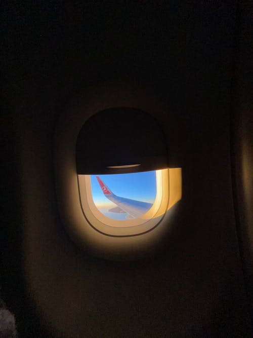 Foto d'estoc gratuïta de ala de l'avió, cel blau, finestra plana