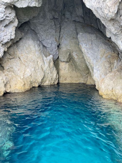Free Explore the tranquil beauty of a natural rock cave with stunning blue waters, perfect for nature enthusiasts. Stock Photo