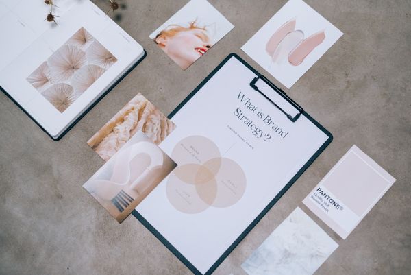 Stationery and brand collateral laid out on a desk — Leeloo The First on Pexels