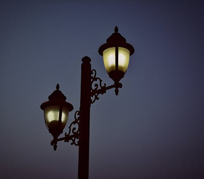 Streetlights by night · Free Stock Photo