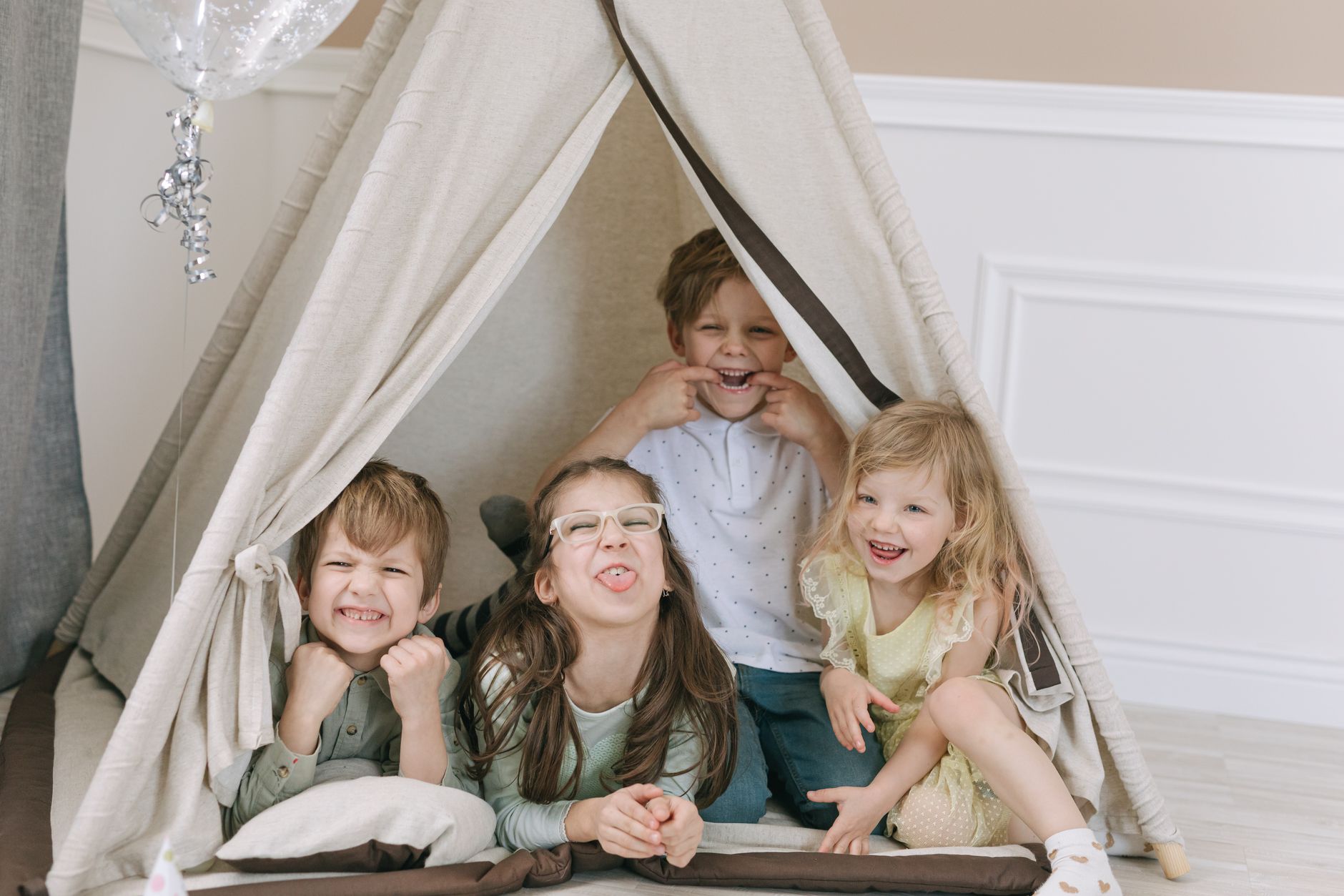 Best Kids Play Tent 2026: Indoor Forts, Tunnels, and Pop-Up Playhouses