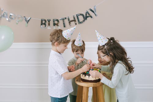 Immagine gratuita di candele, cappelli da festa, compleanno