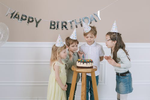 çocuklar, doğum günü, kek içeren Ücretsiz stok fotoğraf