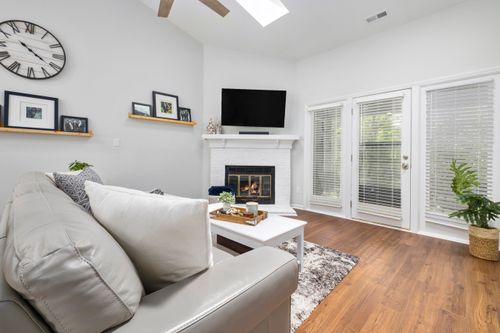 Free Cozy living room with modern minimalist design and stylish decor. Stock Photo