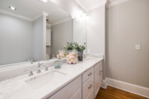 Бесплатное стоковое фото с Ванная комната, зеркало, мрамор