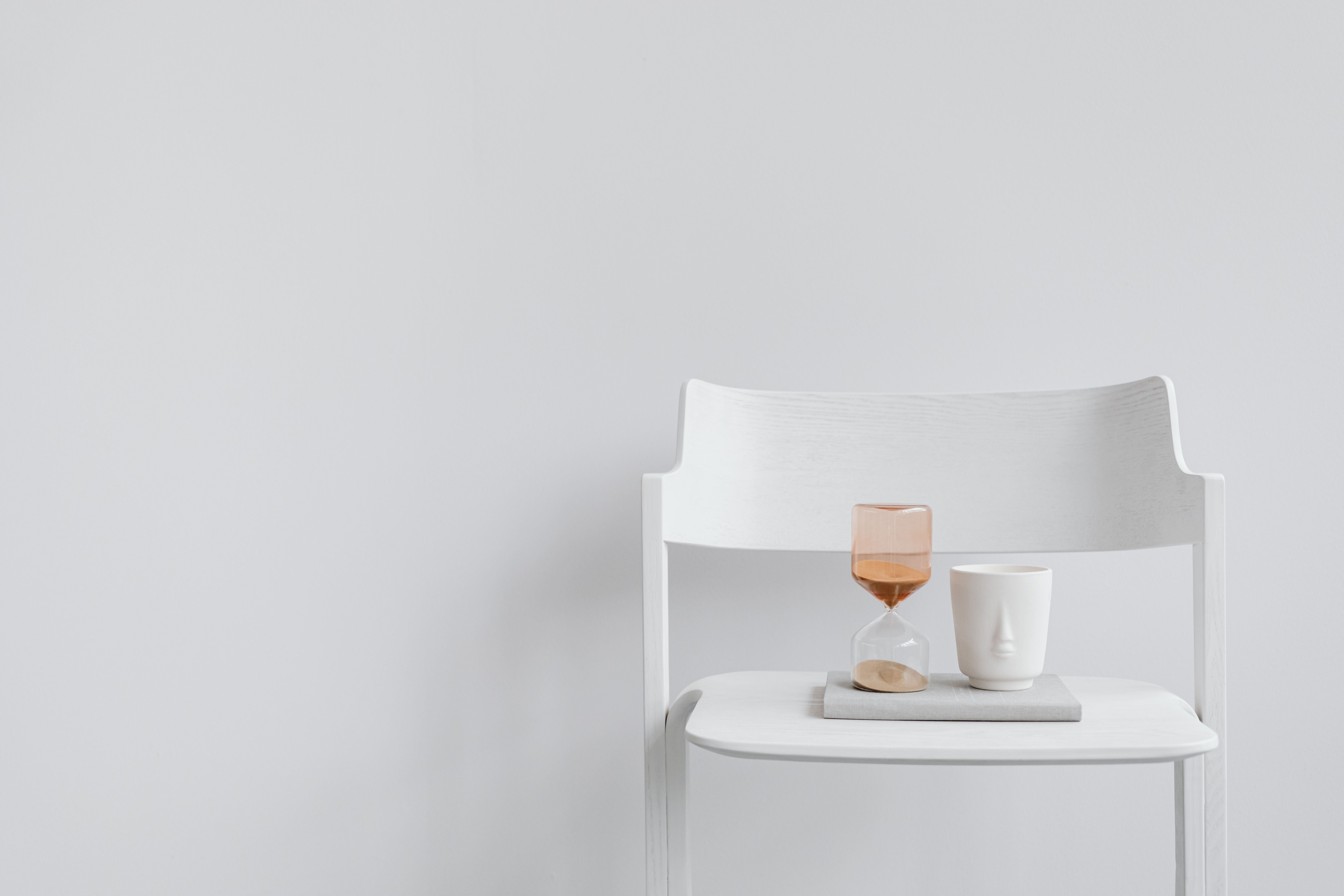Blending Rajasthani Colors with Minimalist Furniture: A Vibrant Fusion