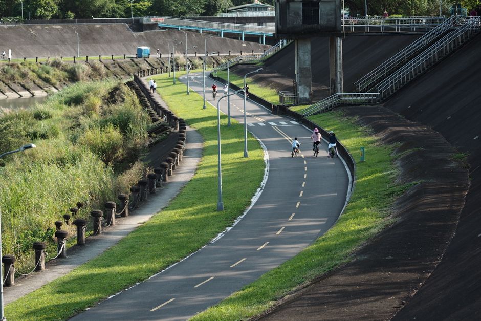 An active family biking along the scenic Boise River Greenbelt path An active family biking along the scenic Boise River Greenbelt path