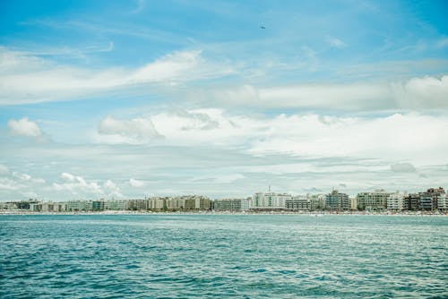 Kostenloses Stock Foto zu bewölkt, blauer himmel, drohne erschossen