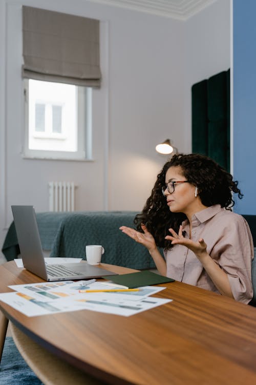 Free A Woman Having a Virtual Meeting  Stock Photo