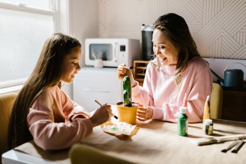 Ingyenes stockfotó anya, családi idő, festés témában