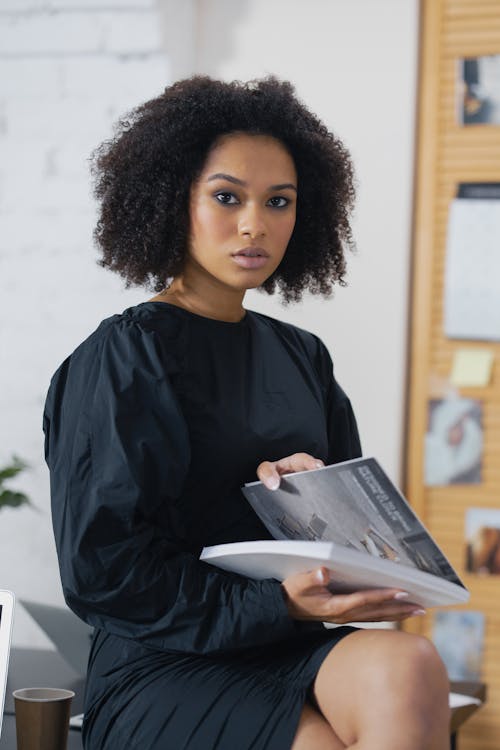 Immagine gratuita di adulto, alla ricerca, capelli afro