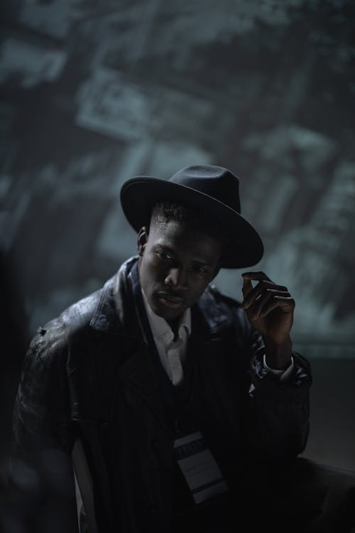Darmowe zdjęcie z galerii z ciemny, czarny facet, kapelusz fedora