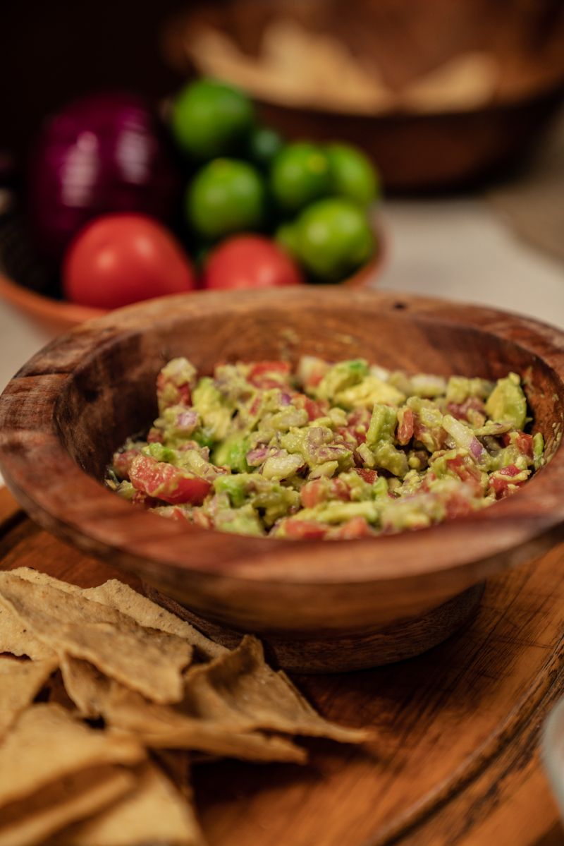 Guacamole with corn cakes