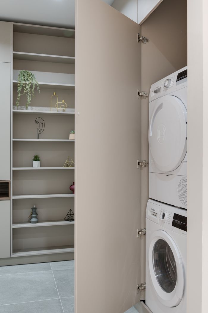 Washing machine and tumble dryer installed side by side