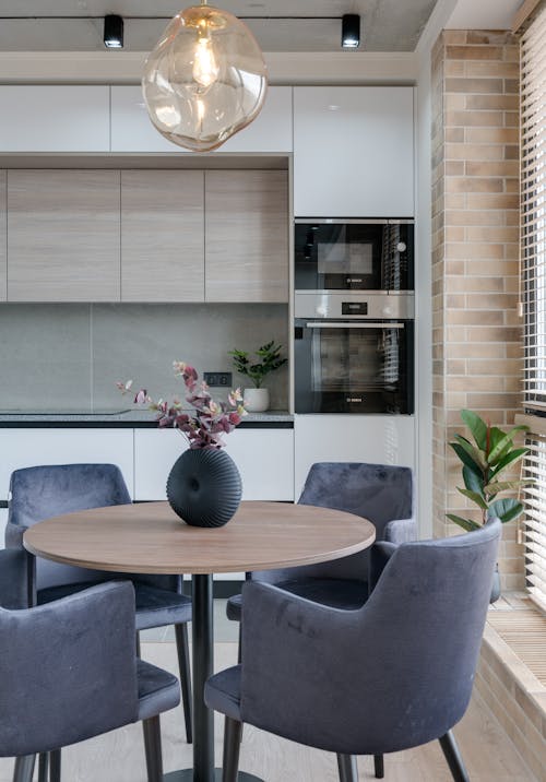 A Clean Dining Room