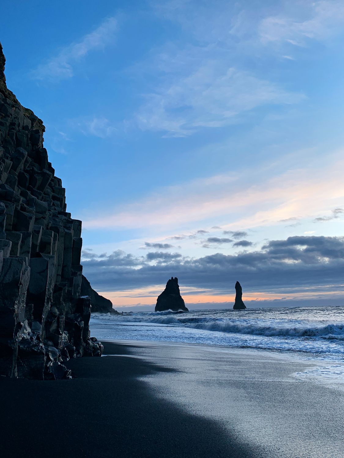 Rock Formations on the Beach · Free Stock Photo