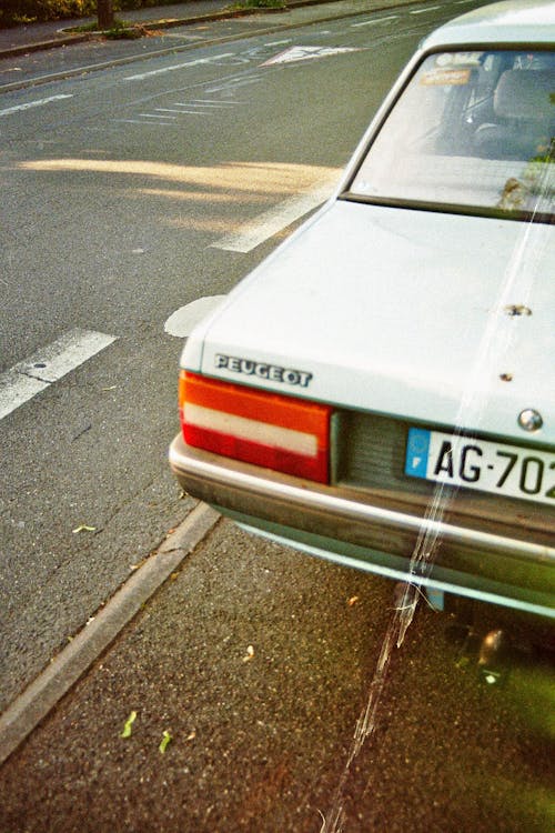 Kostenloses Stock Foto zu auto, bürgersteig, fahrzeug