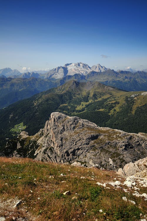 açık hava, dağ, dikey atış içeren Ücretsiz stok fotoğraf
