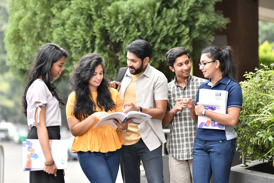 Group Students Talking in the Campus · Free Stock Photo