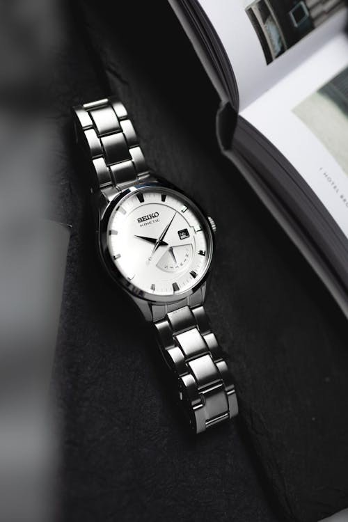 Free Grayscale Photo of a Silver Wristwatch Stock Photo