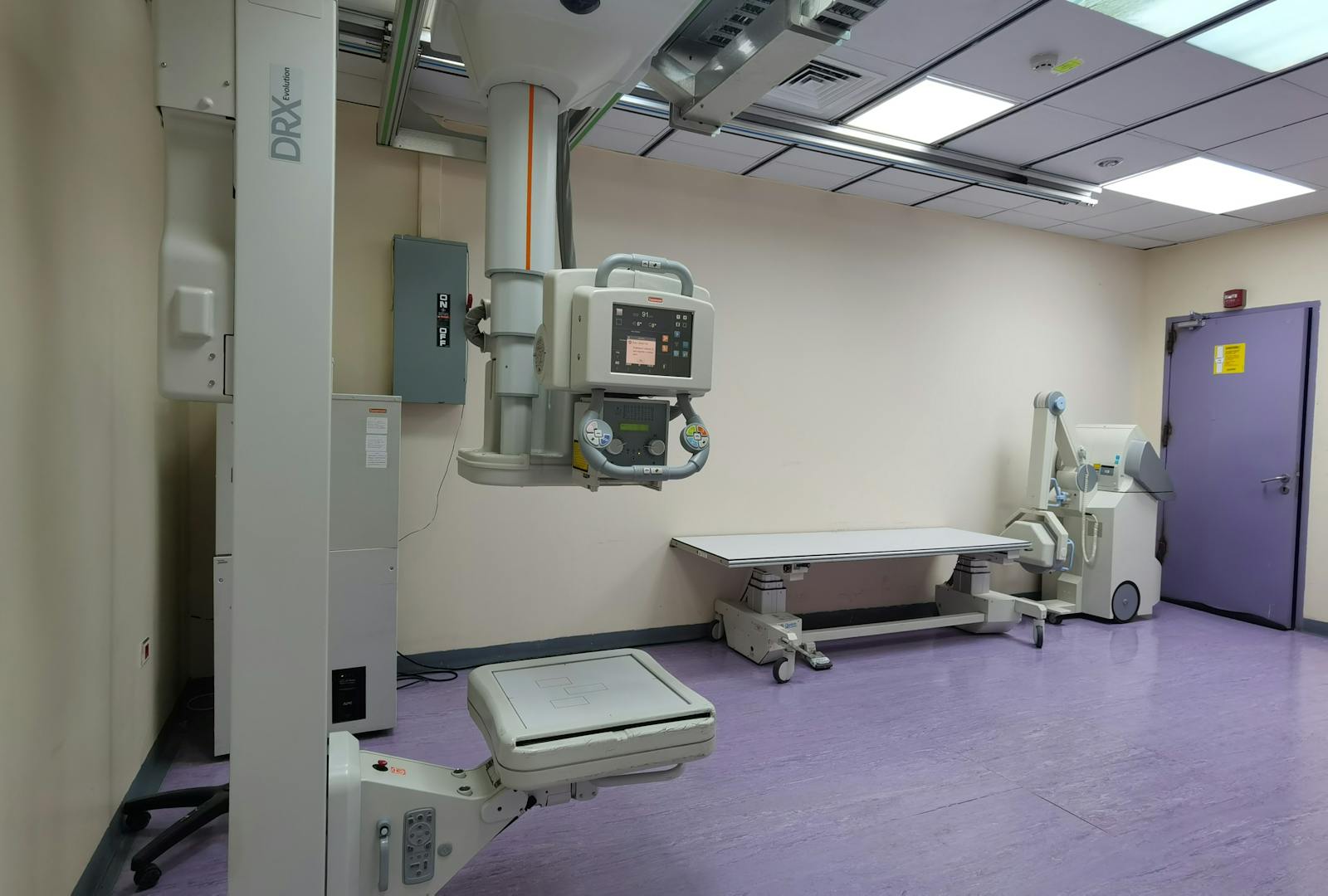 Well-equipped medical imaging room with advanced technology