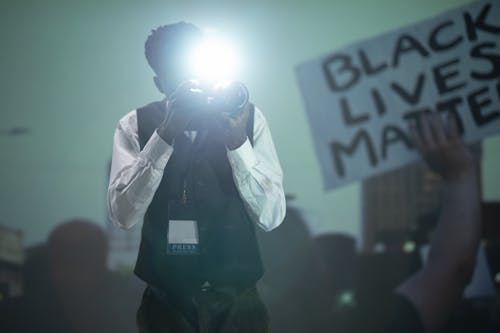 Free คลังภาพถ่ายฟรี ของ การถ่ายภาพ, ชายผิวดำ, นักข่าว Stock Photo