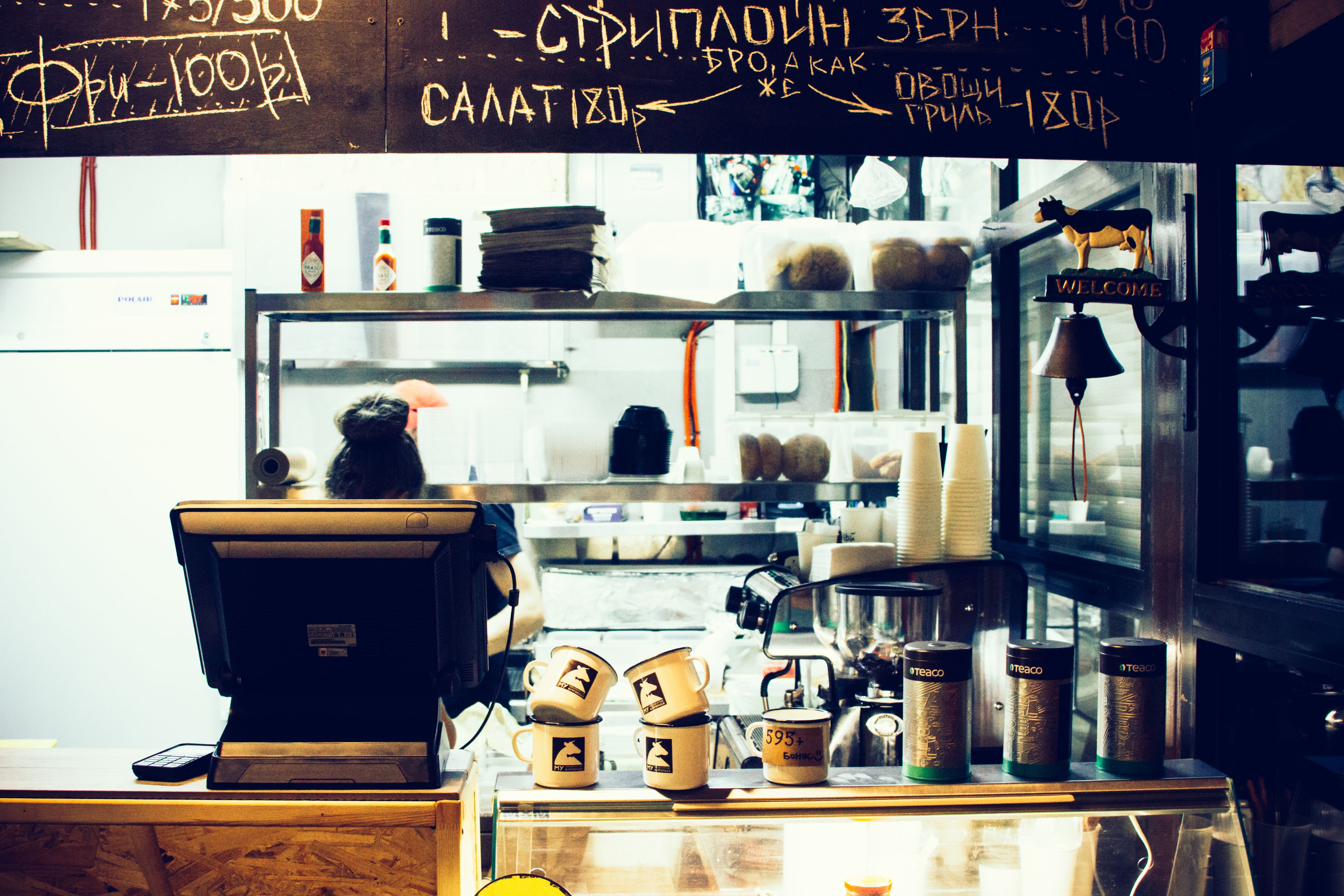 Tel Aviv hummus restaurant counter