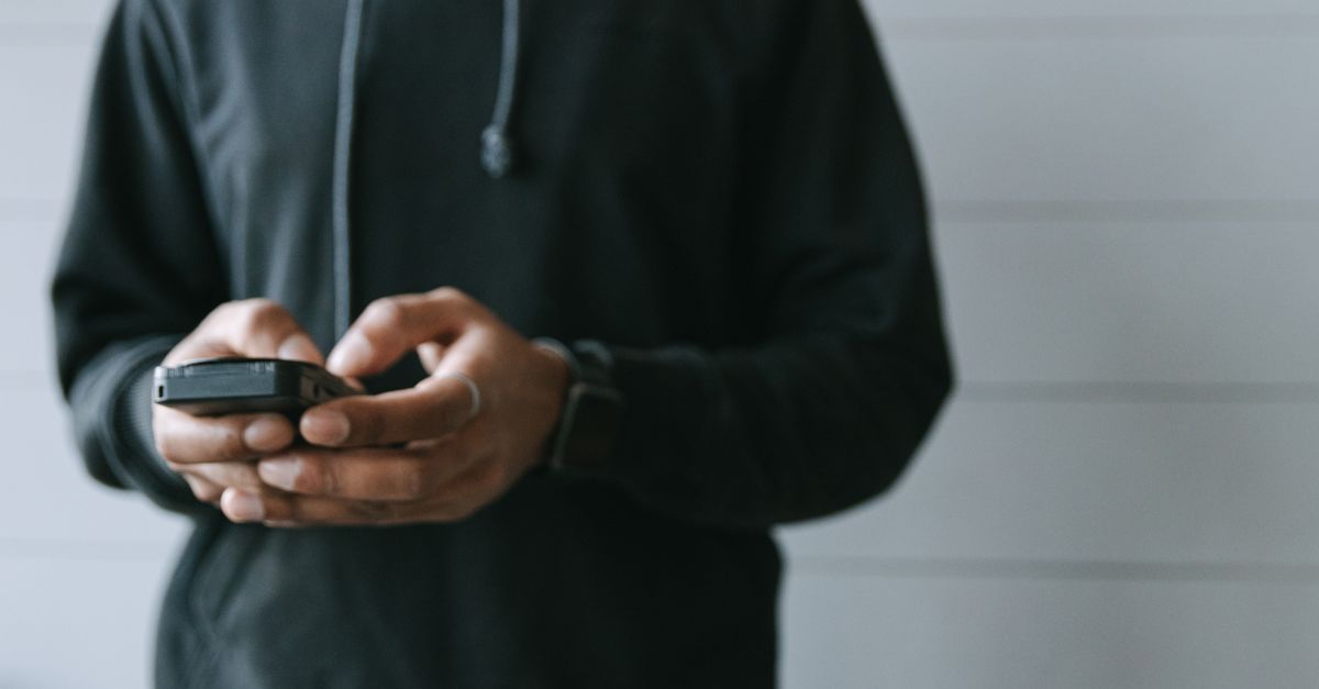 Γιατί ιδρώνουν τόσο πολύ οι παλάμες μου όταν κρατάω το κινητό τηλέφωνο;