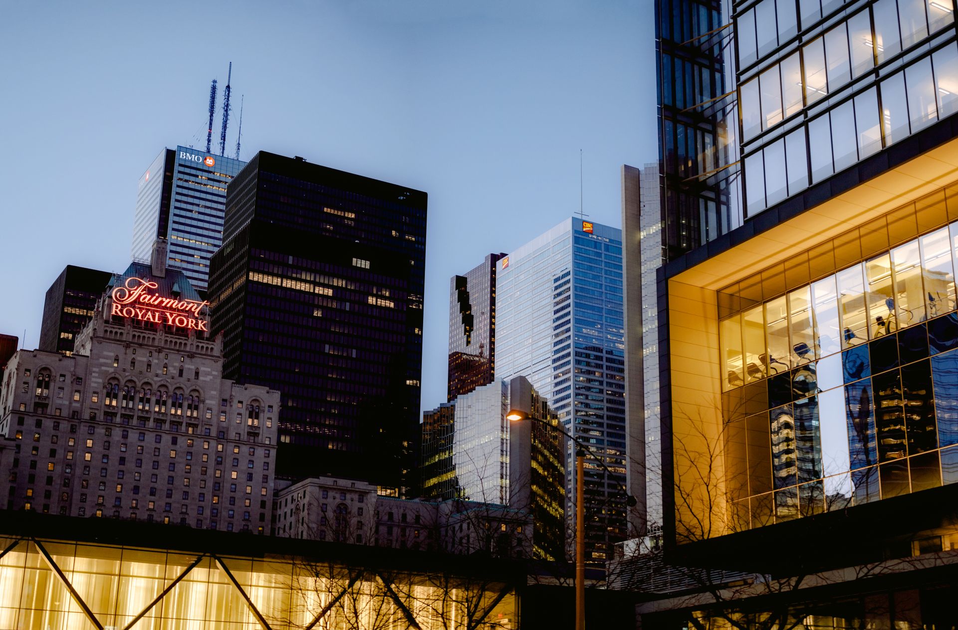 Rascacielos bancarios de Wall Street al atardecer