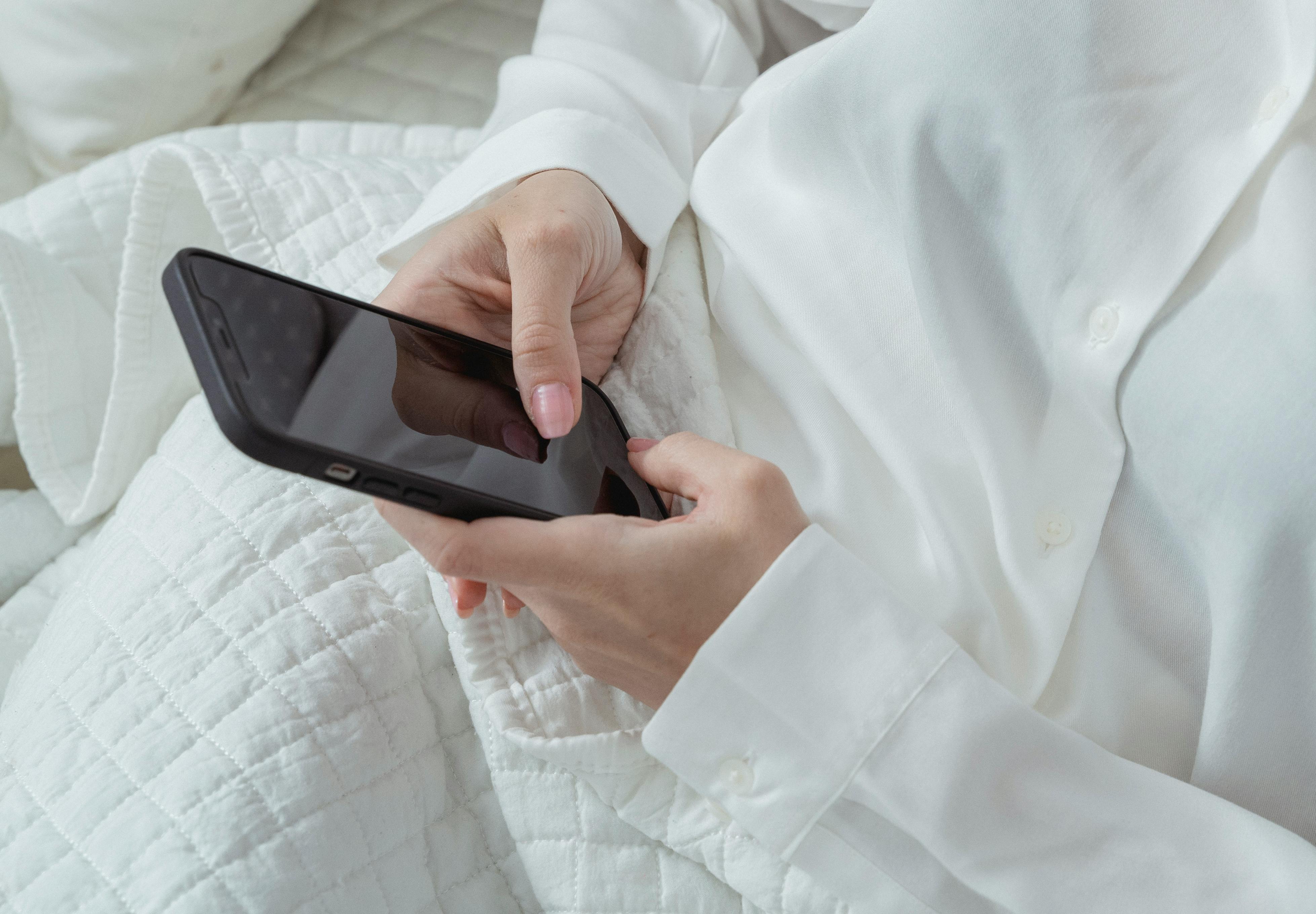 Top Benefits of Using a Therapy App on iOS for Mental Wellness — Photo by Miriam Alonso on Pexels