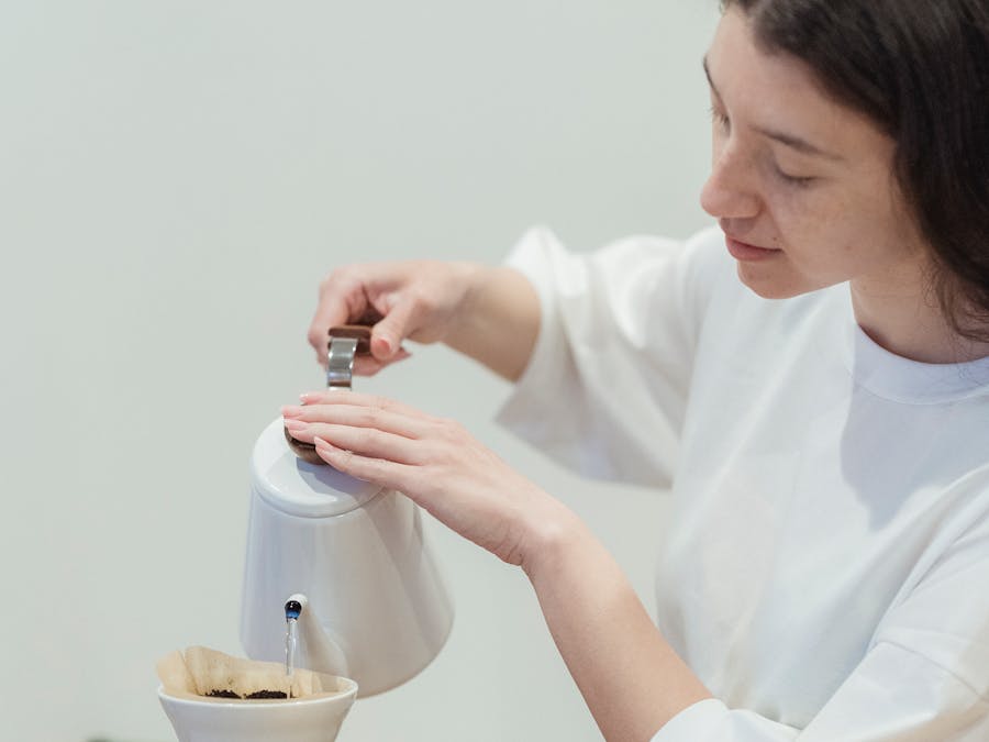 Why do Chinese drink hot water?