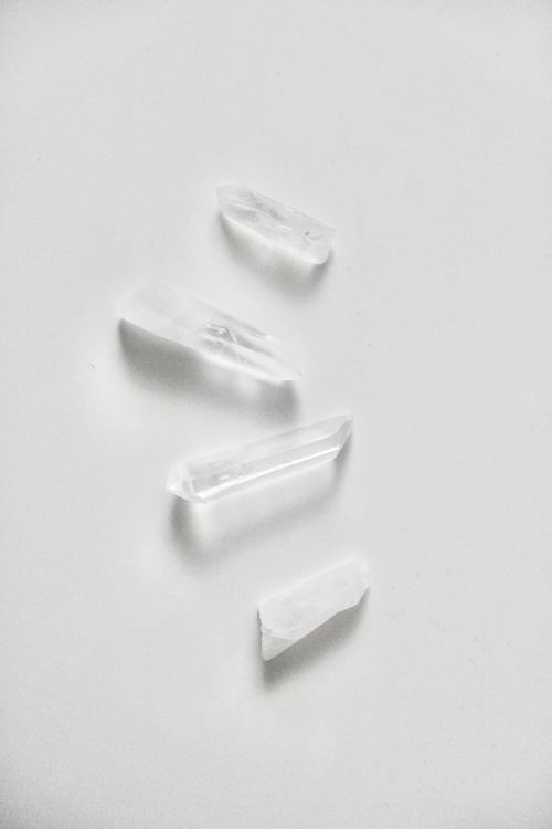 Free Set of white crystals on a clean white background, showcasing a minimalist aesthetic. Stock Photo