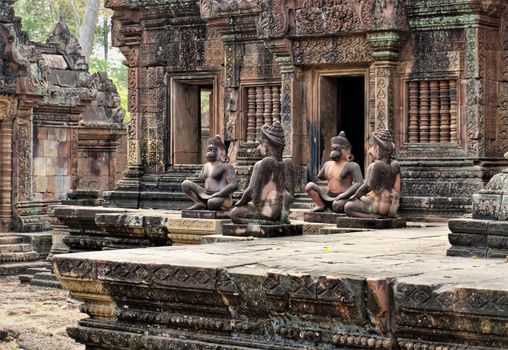 Banteay Srei rose sandstone temple — Siem Reap
