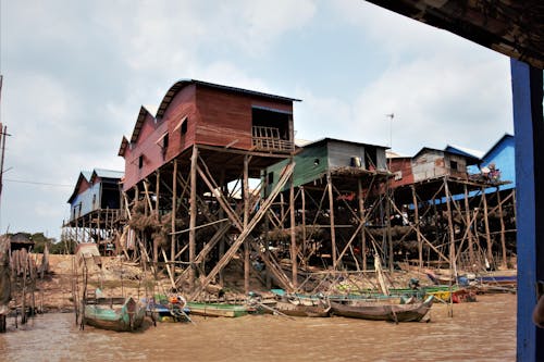 Безкоштовне стокове фото на тему «будинки на ходулях камбоджа 2020»