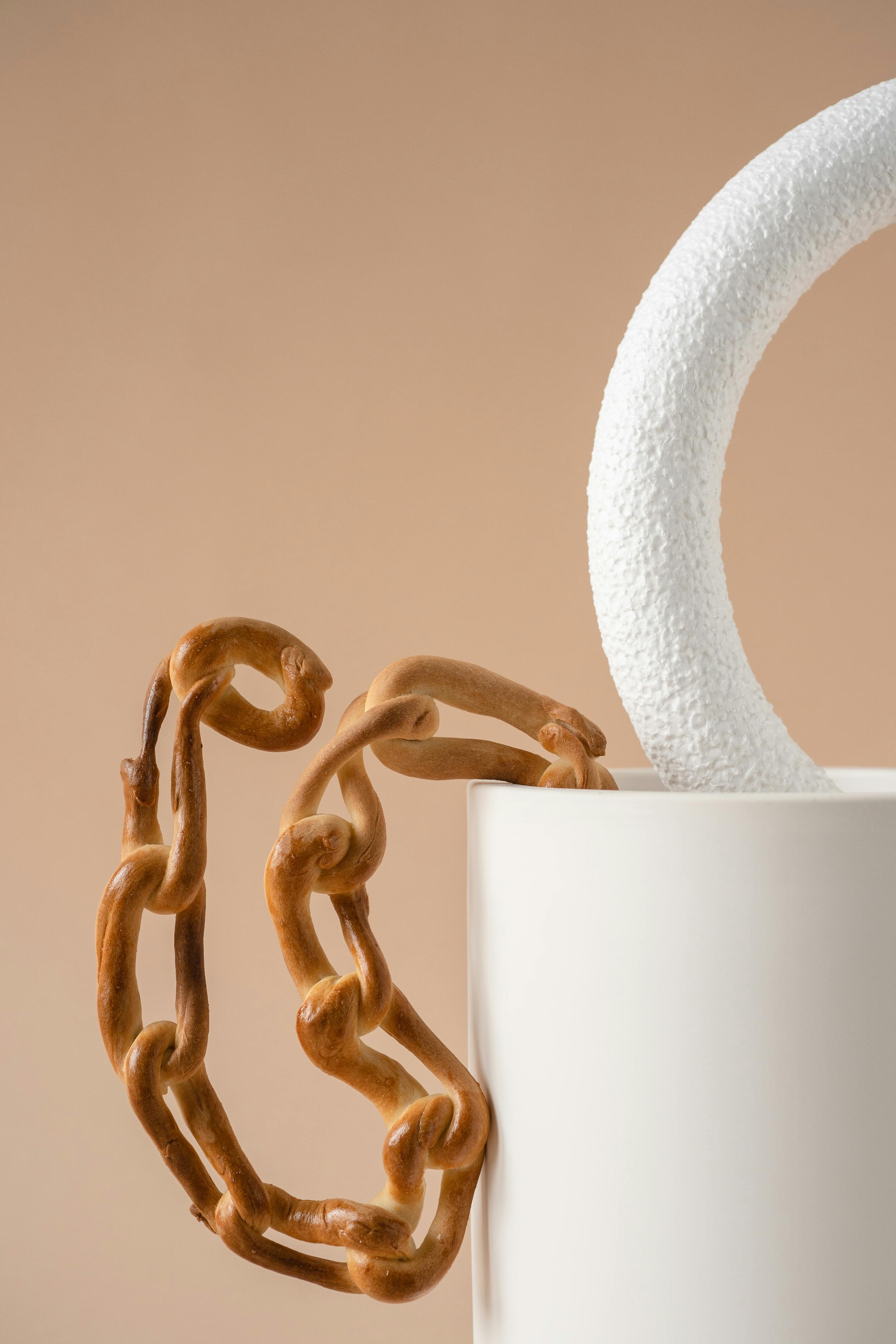 chain bread on ceramic mug