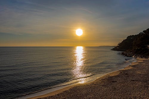 Kostenloses Stock Foto zu dämmerung, goldene stunde, meer