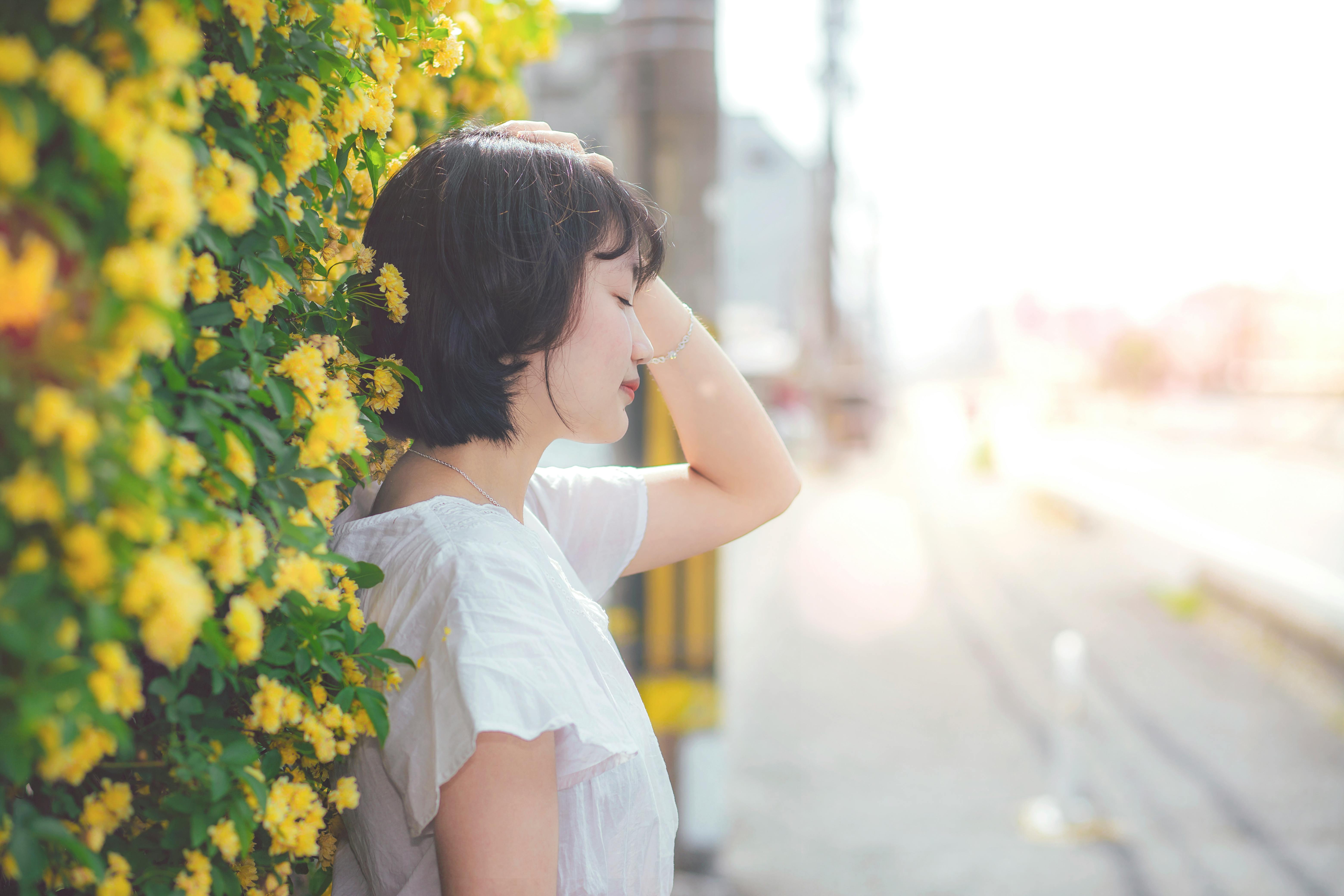 鍼灸で神経を傷つけられた 知恵袋の原因を確認する姿勢チェックのイメージ