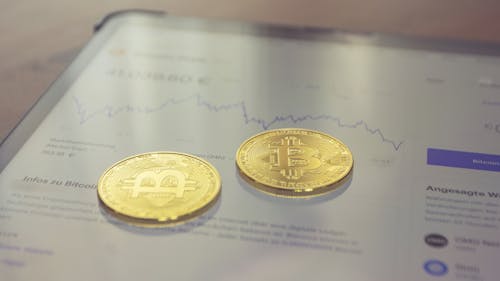 Kostenloses Stock Foto zu bildschirm, bitcoins, finanzen