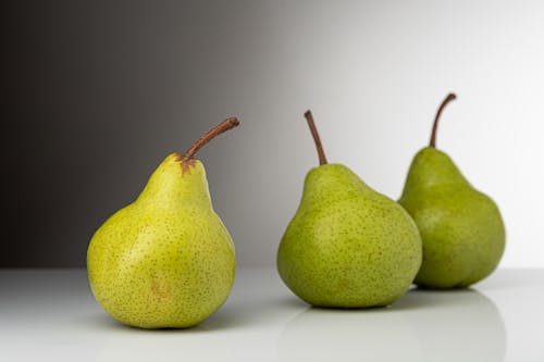 Free Close-Up Photo of Three Fresh Pears Stock Photo