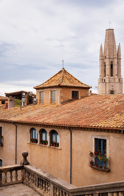 Immagine gratuita di architettura, balcone, basilica di sant feliu