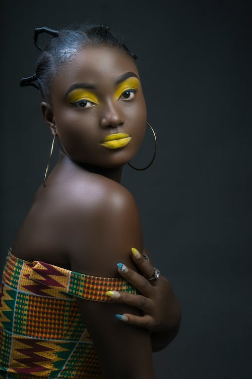 Free Gratis stockfoto met Afro-Amerikaanse vrouw, buis, geel Stock Photo