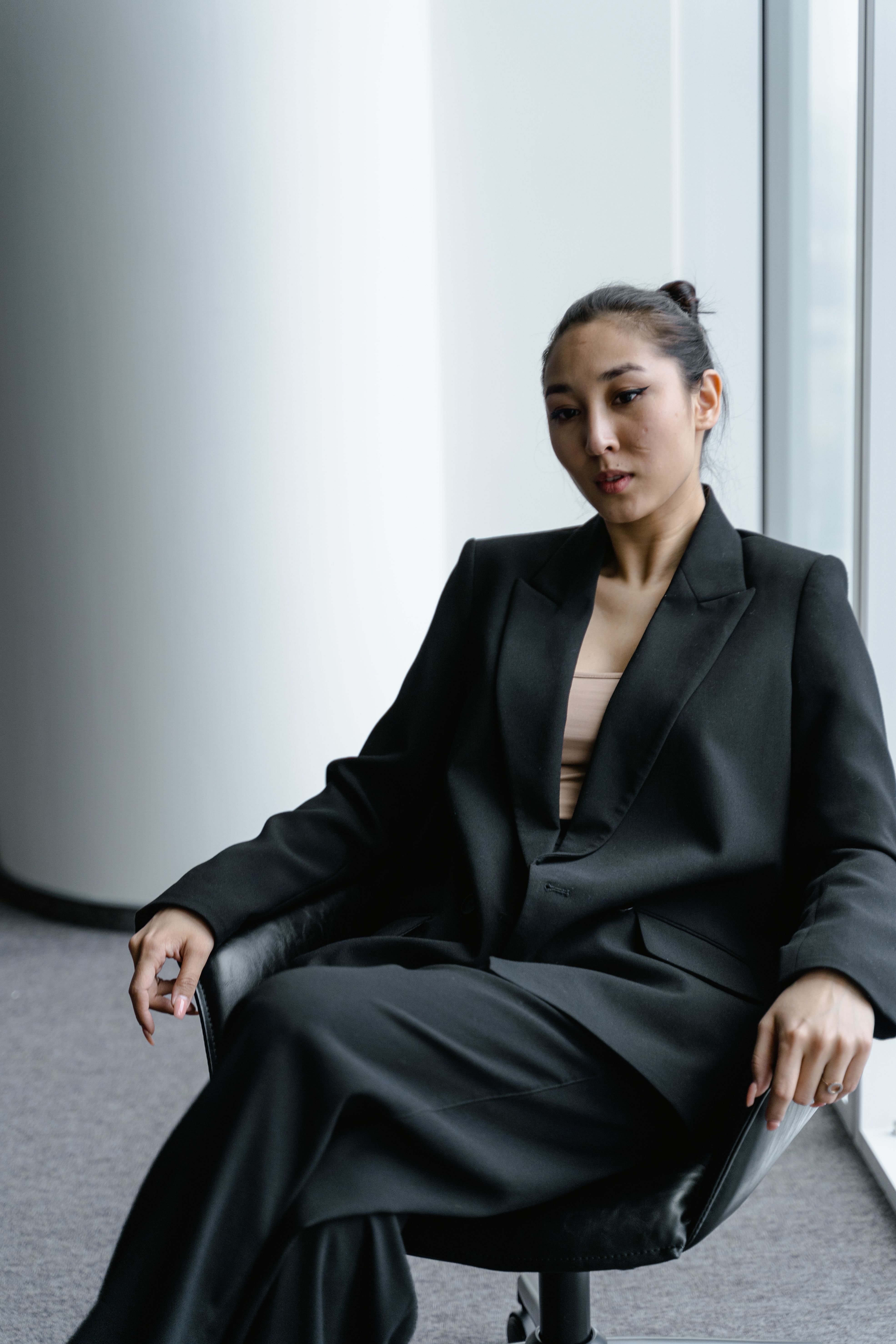 Office power look with tailored blazer