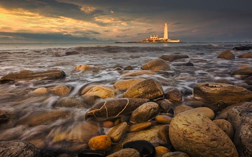 Foto stok gratis air, batu, gambar langit